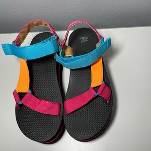 Target Wild Fables Back Multi Colored Platform Summer Sandals sz 10- LIKE NEW